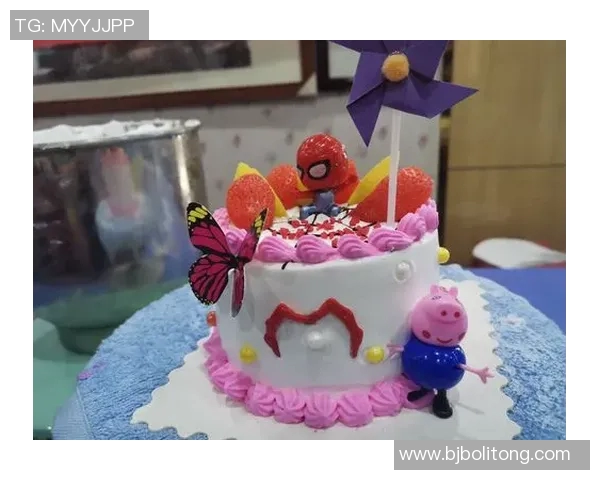 足球传奇与甜蜜相遇 手绘球星蛋糕定制艺术之旅